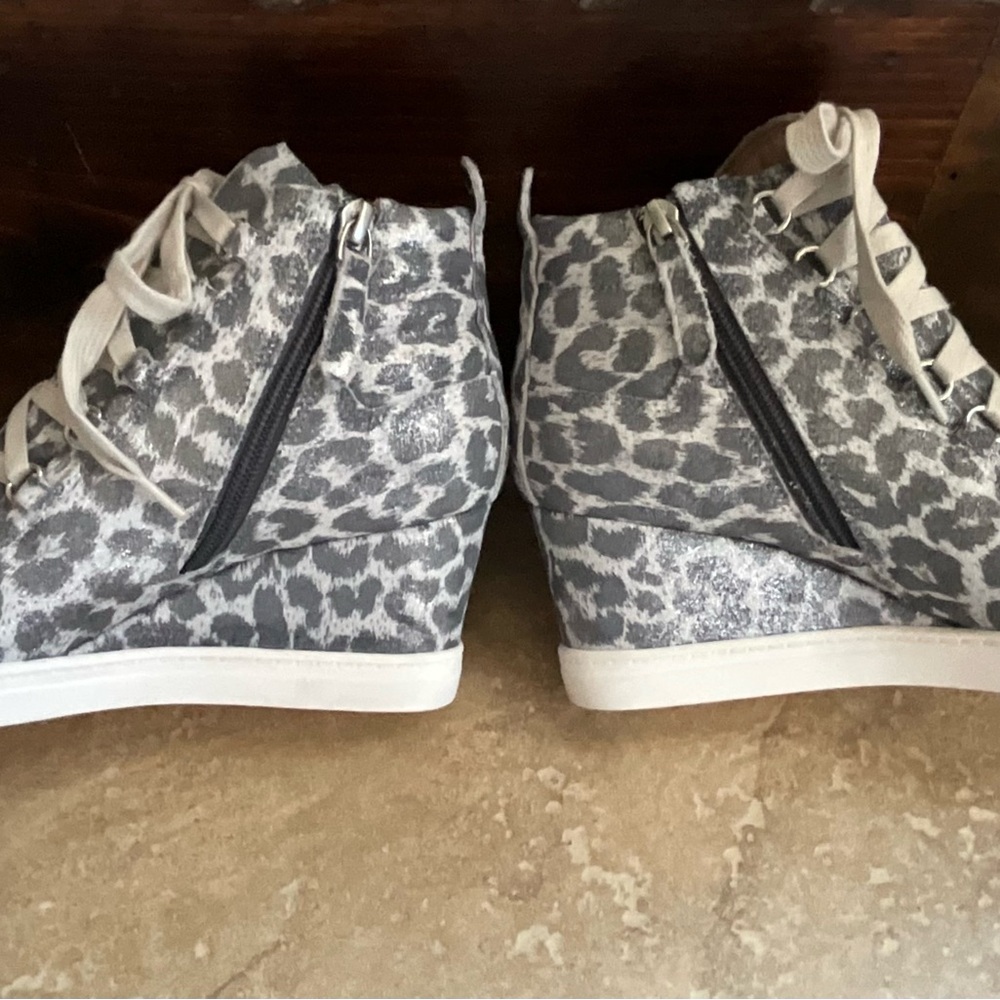 Price Drop๐ Linea Paolo Fenton Leopard Wedge Sneaker Like NEW! - Picture 7 of 11